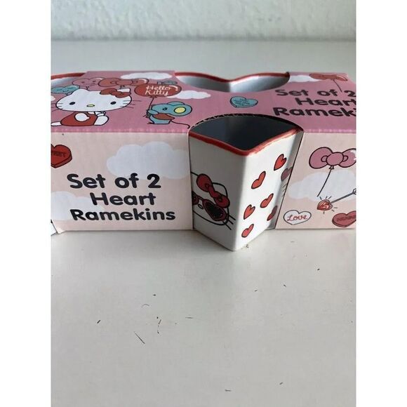 Set Of 2 Sanrio Hello Kitty Valentine Heart Shaped Ramekins Love Sunglasses NEW - Picture 4 of 14